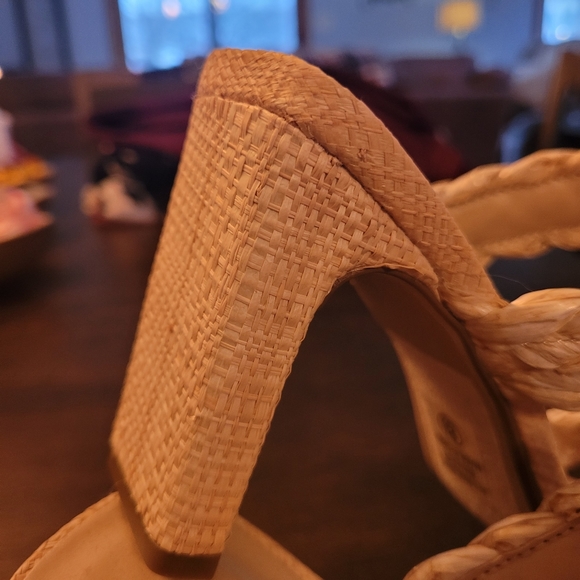 Sandals - Picture 2 of 4